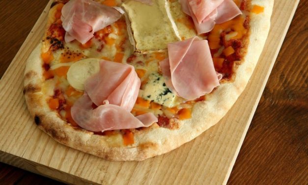 PIZZA DE JAMÓ YORK Y QUESO CON ORÉGANO
