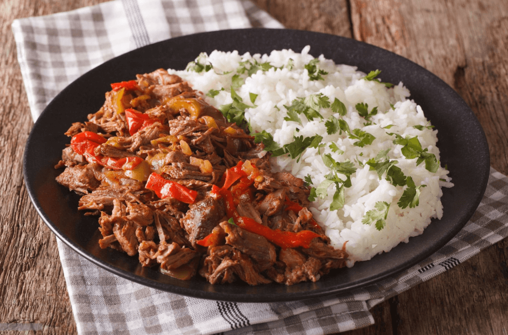 ARROZ CON CARAOTAS Y CARNE MECHADA