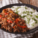 ARROZ CON CARAOTAS Y CARNE MECHADA