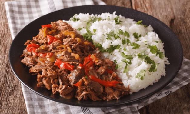 ARROZ CON CARAOTAS Y CARNE MECHADA